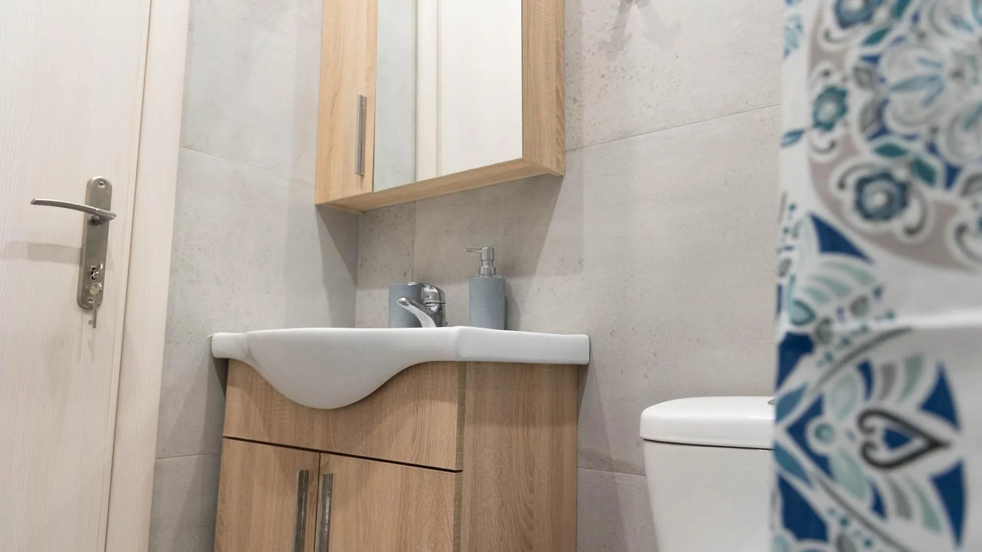 Skg Subway Apartments سالونيك